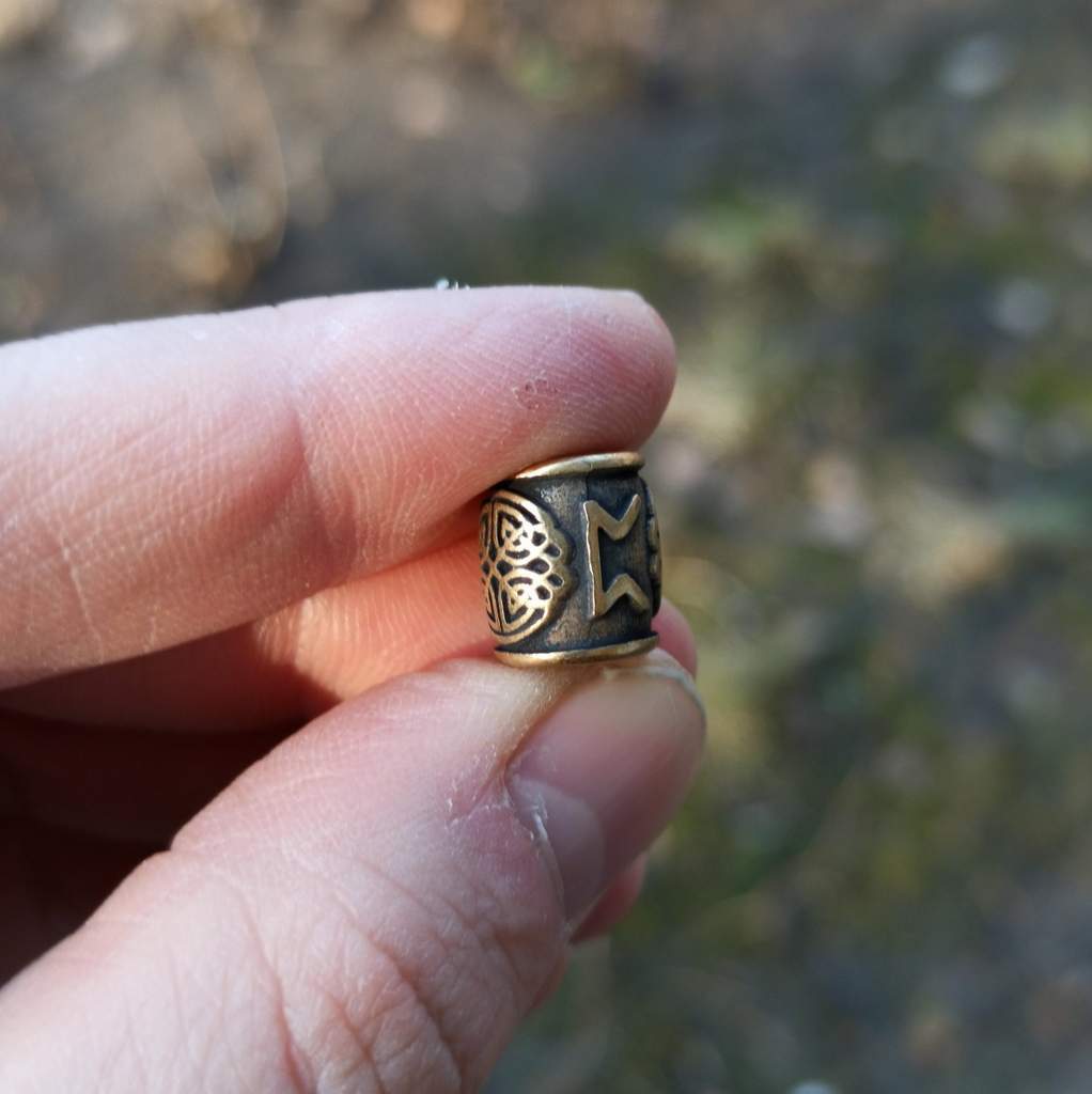 Perthro rune bead