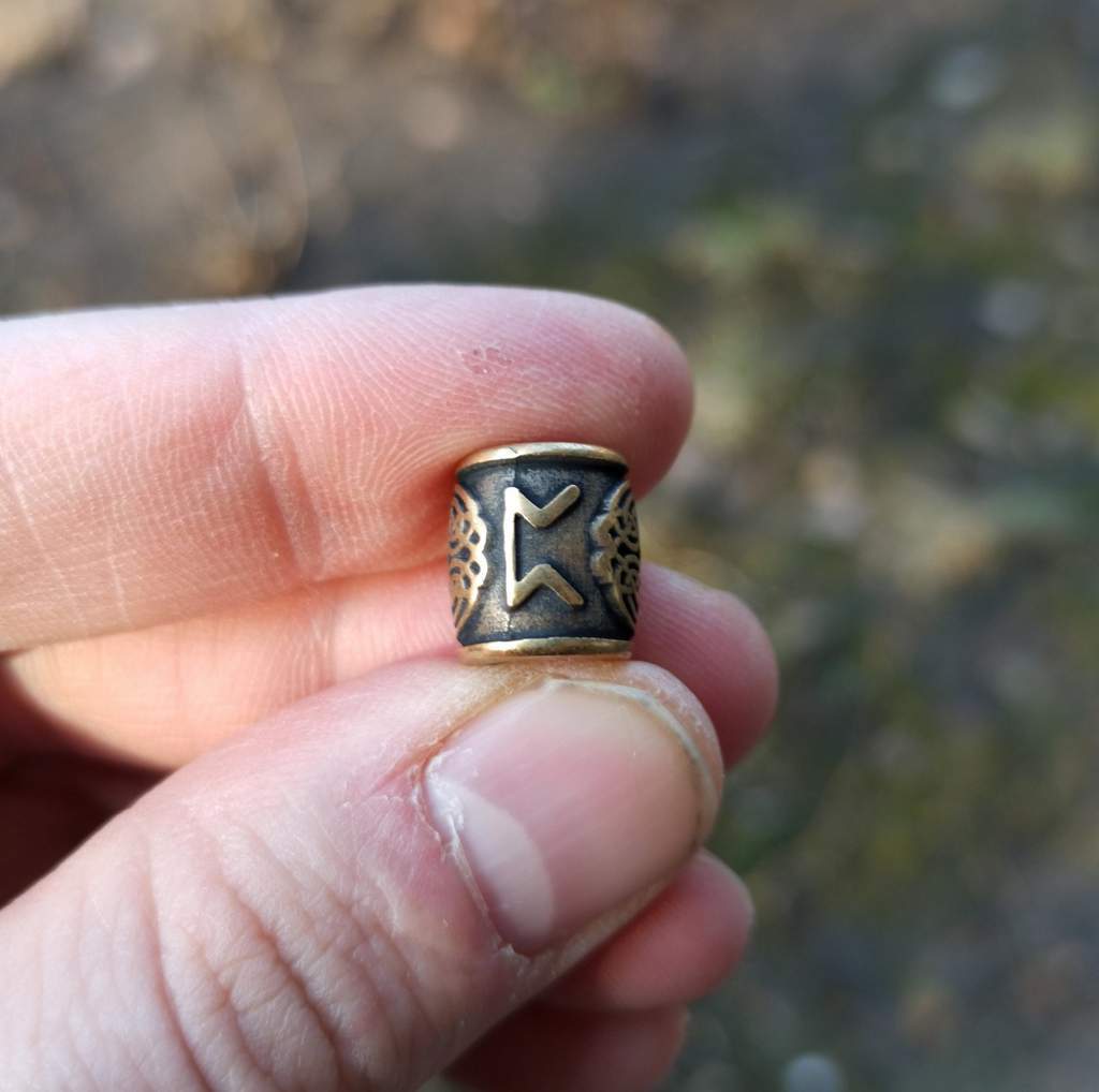 Perthro rune bead