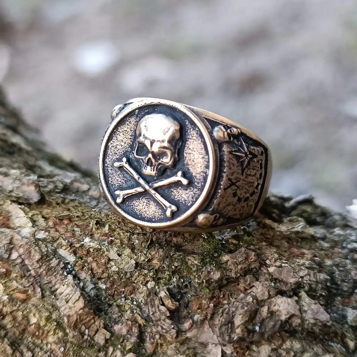 Pirate skull signet ring