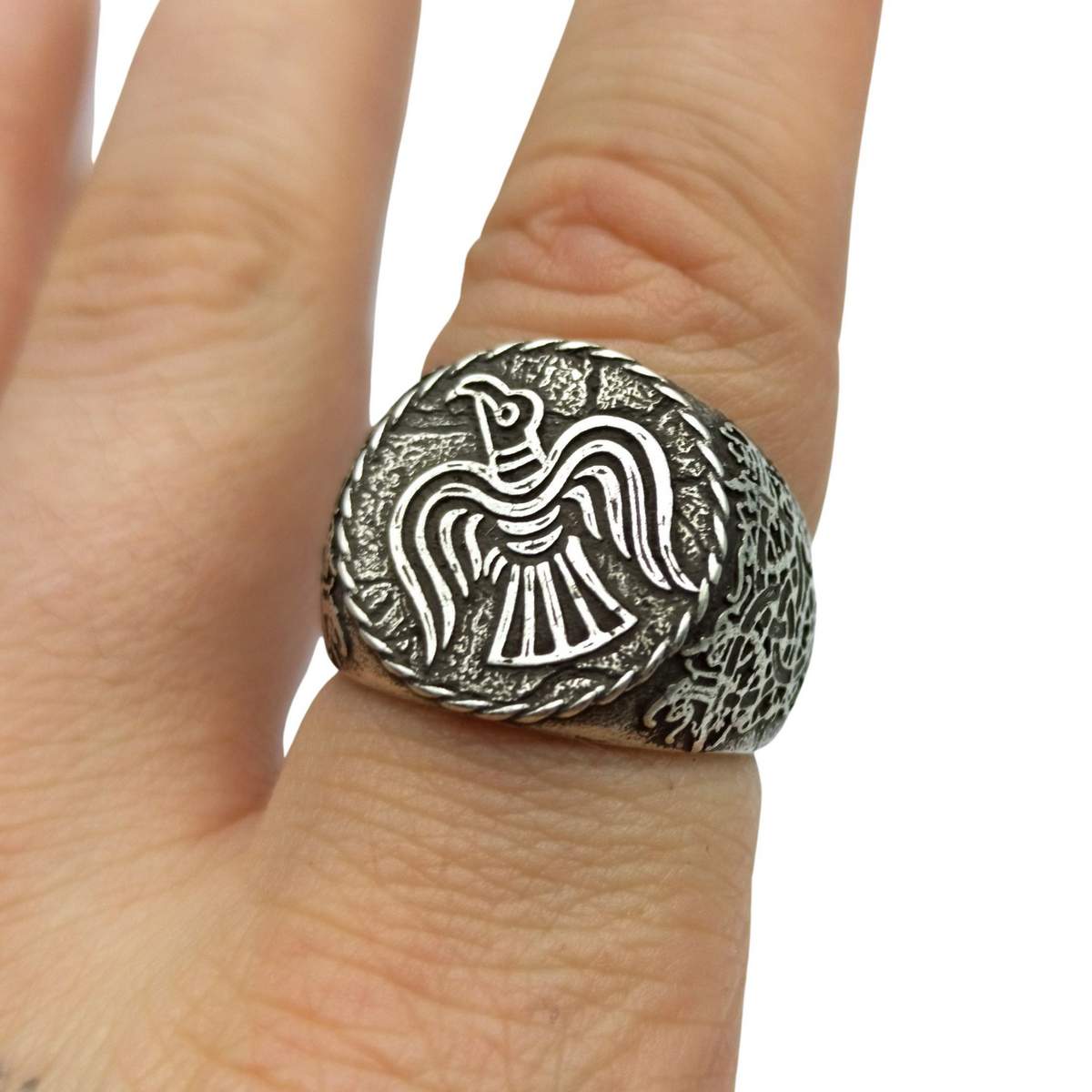 Raven banner ring