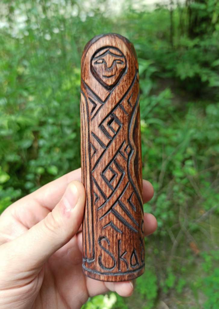 Skadi wooden statue