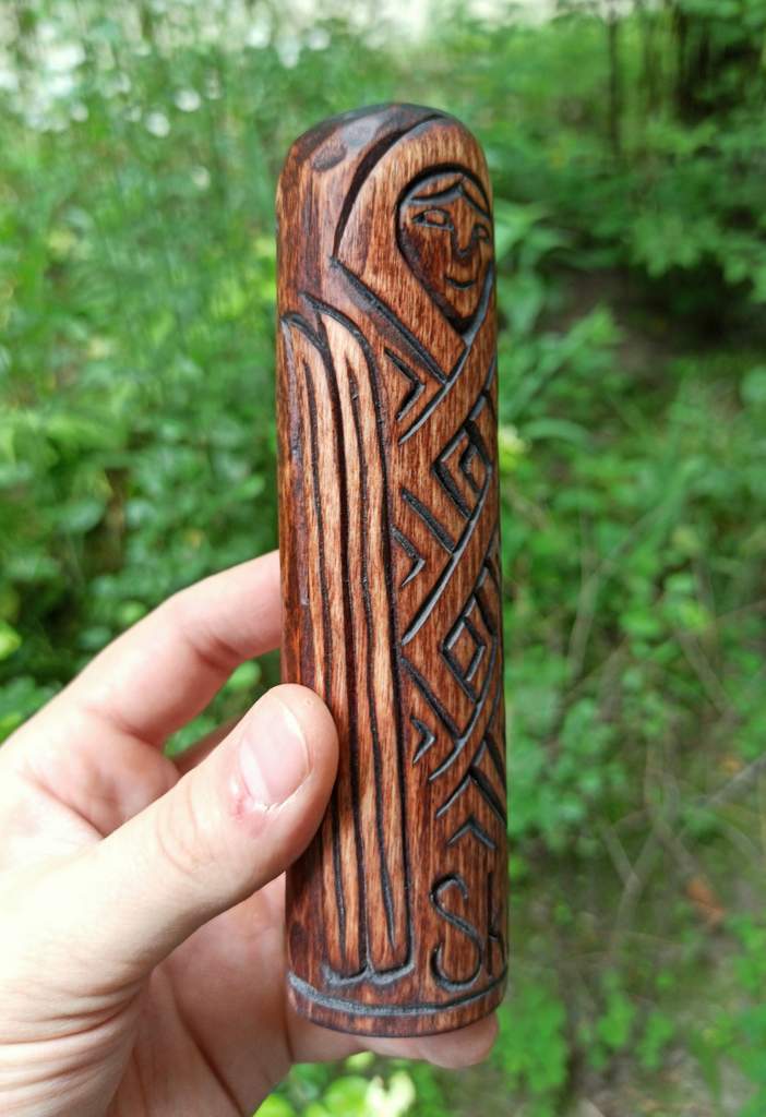 Skadi wooden statue
