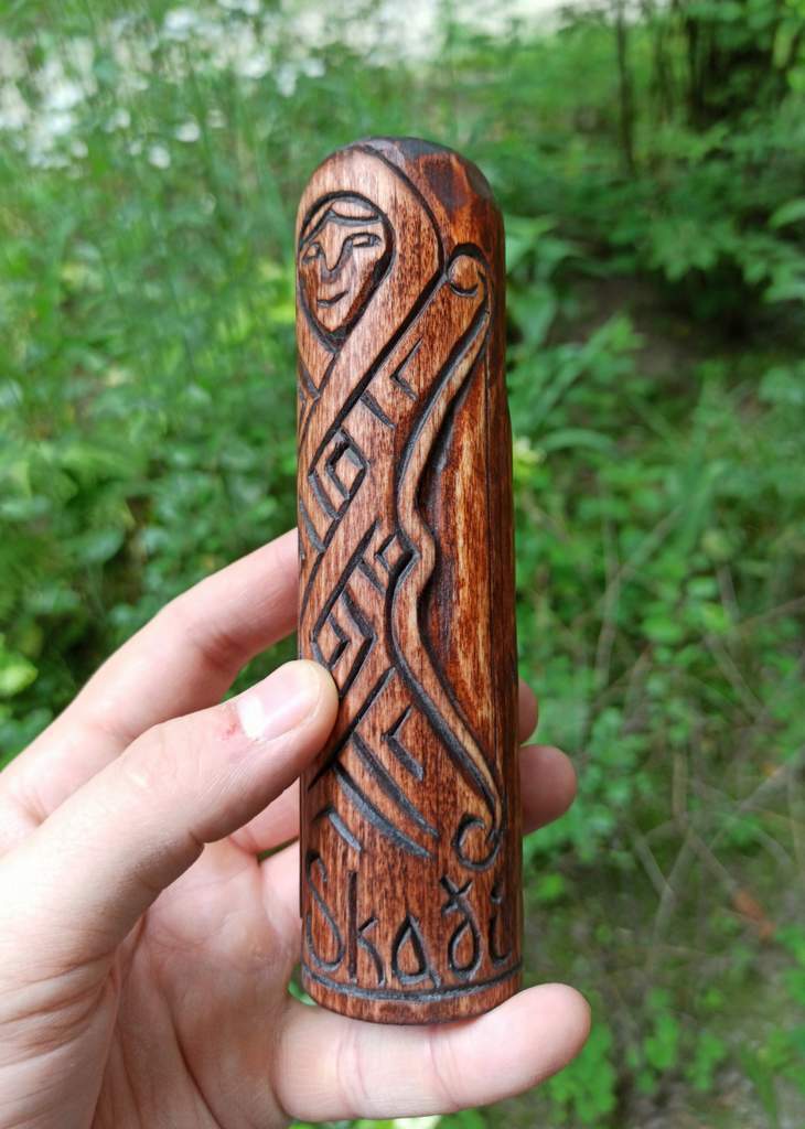 Skadi wooden statue