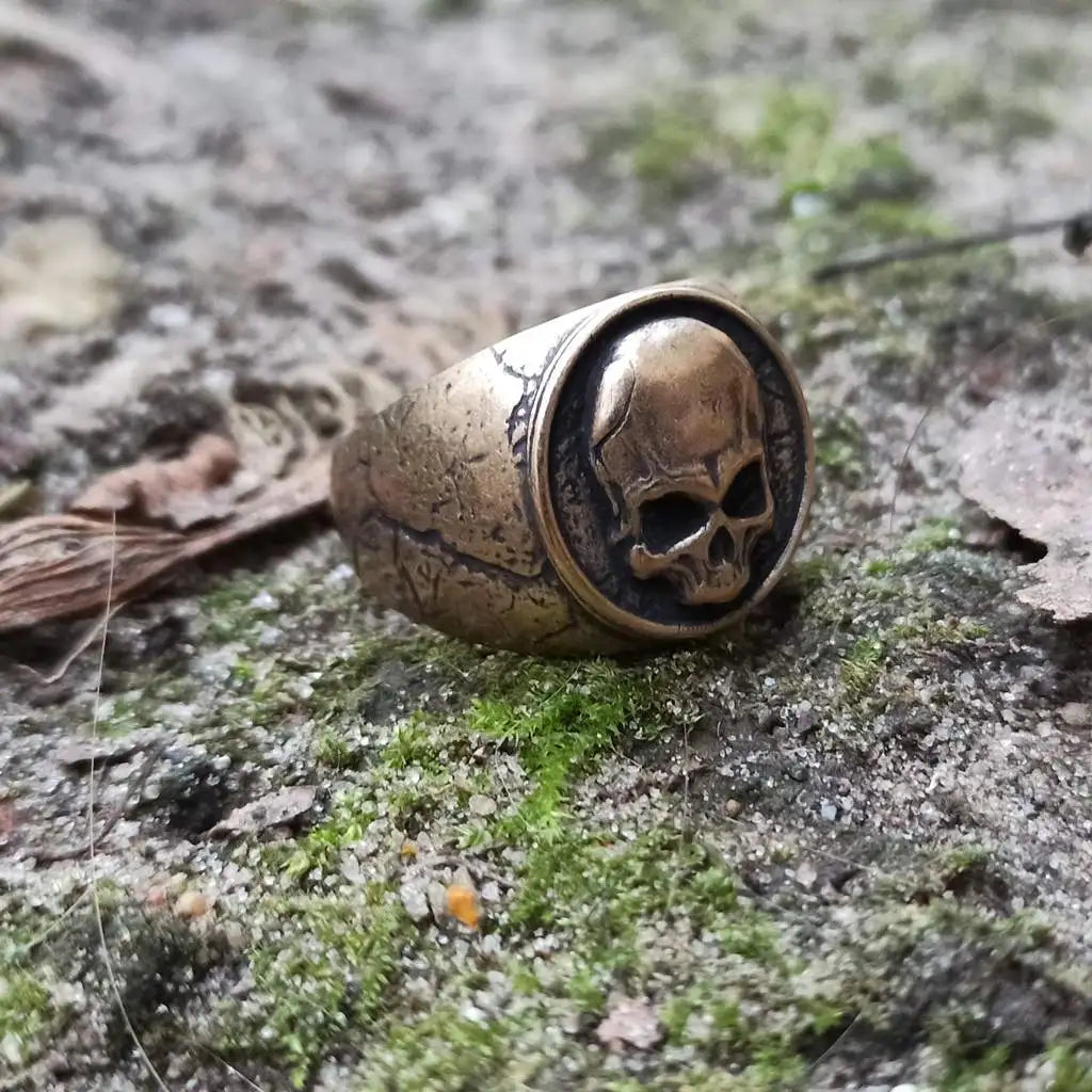 Human skull signet ring