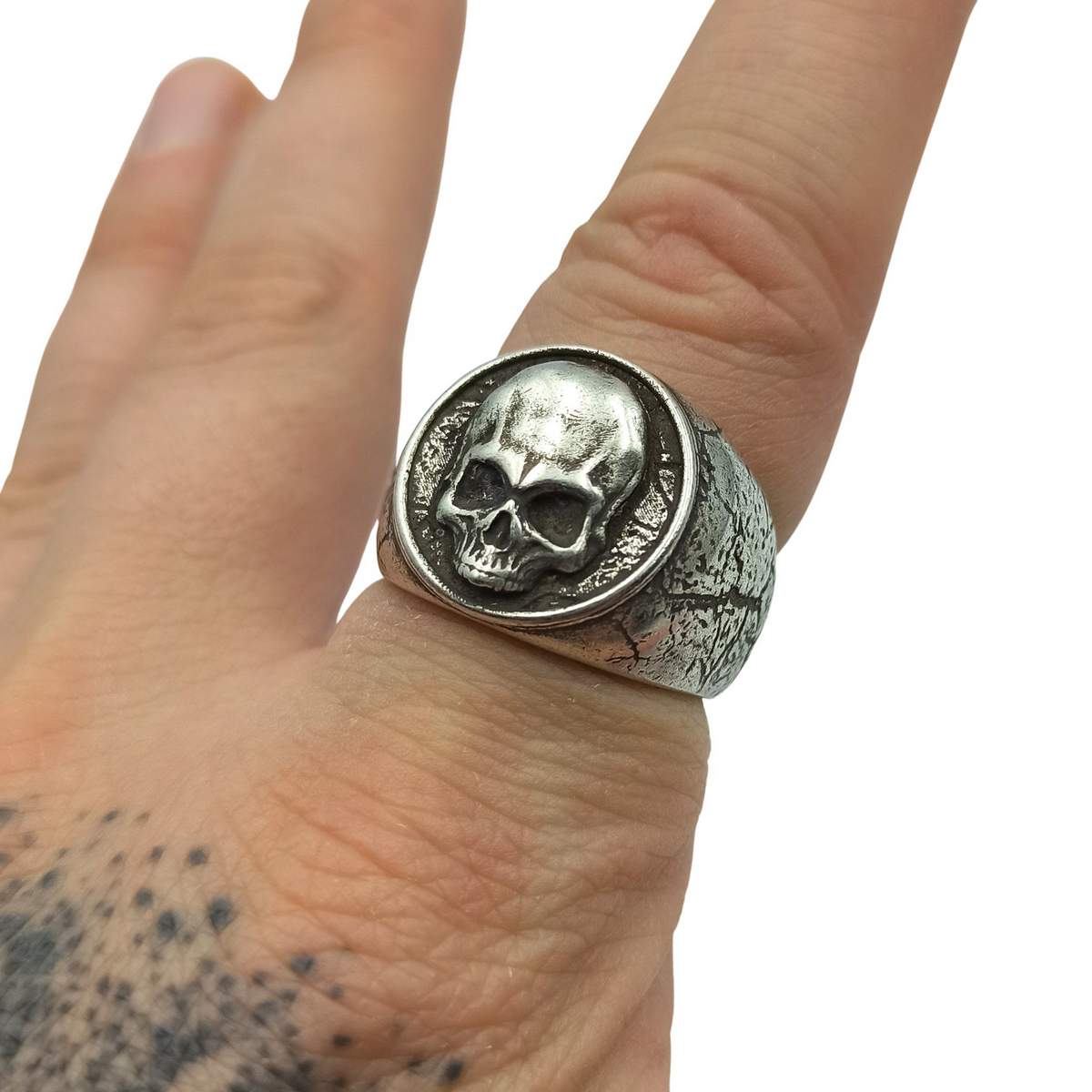 Human skull signet ring
