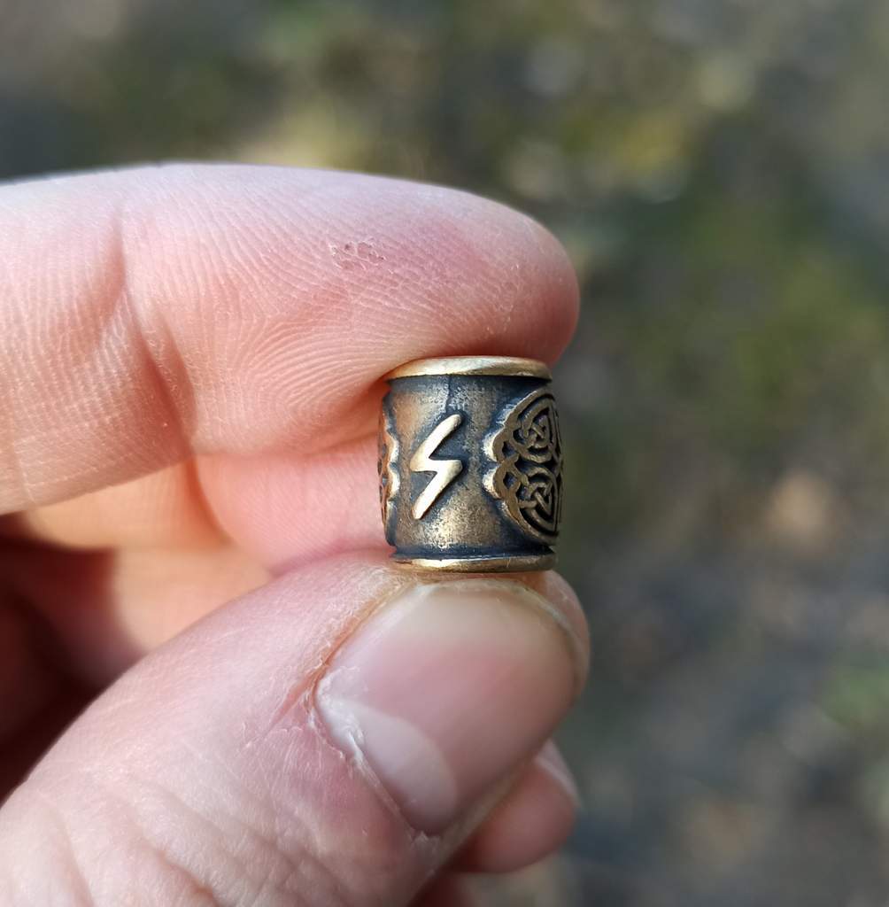 Sowilo rune bead
