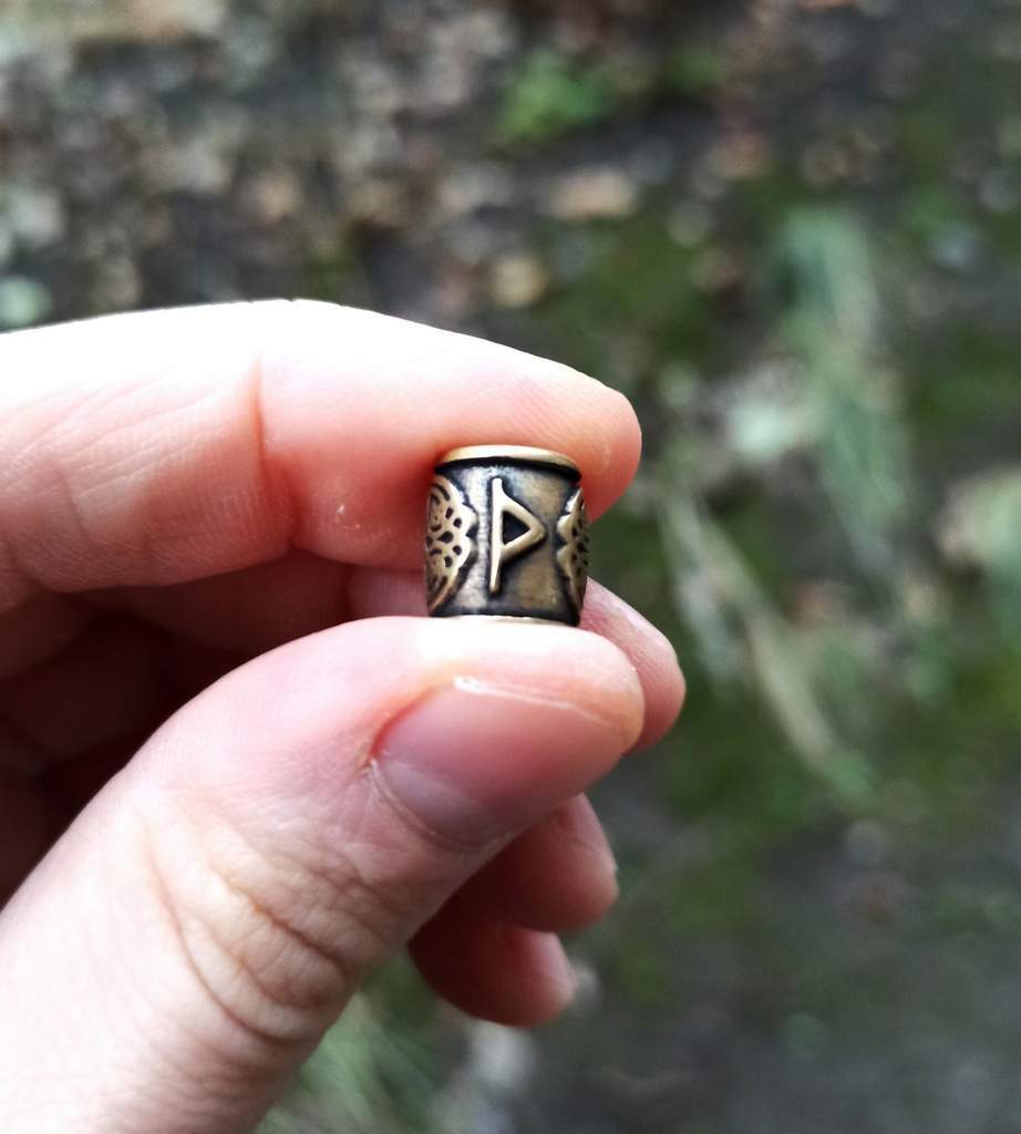 Thurisaz rune bead