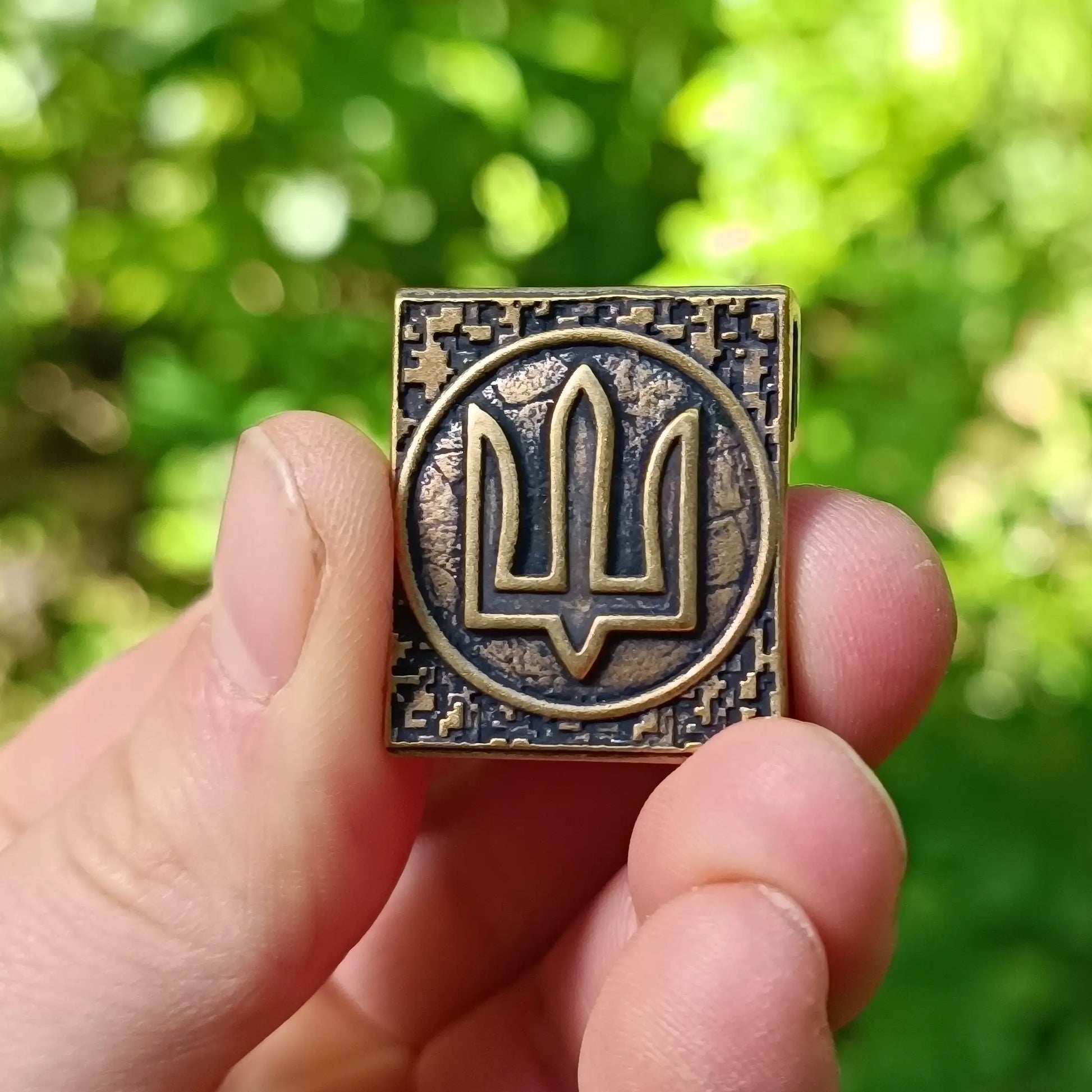 Ukrainian coat of arms molle clip