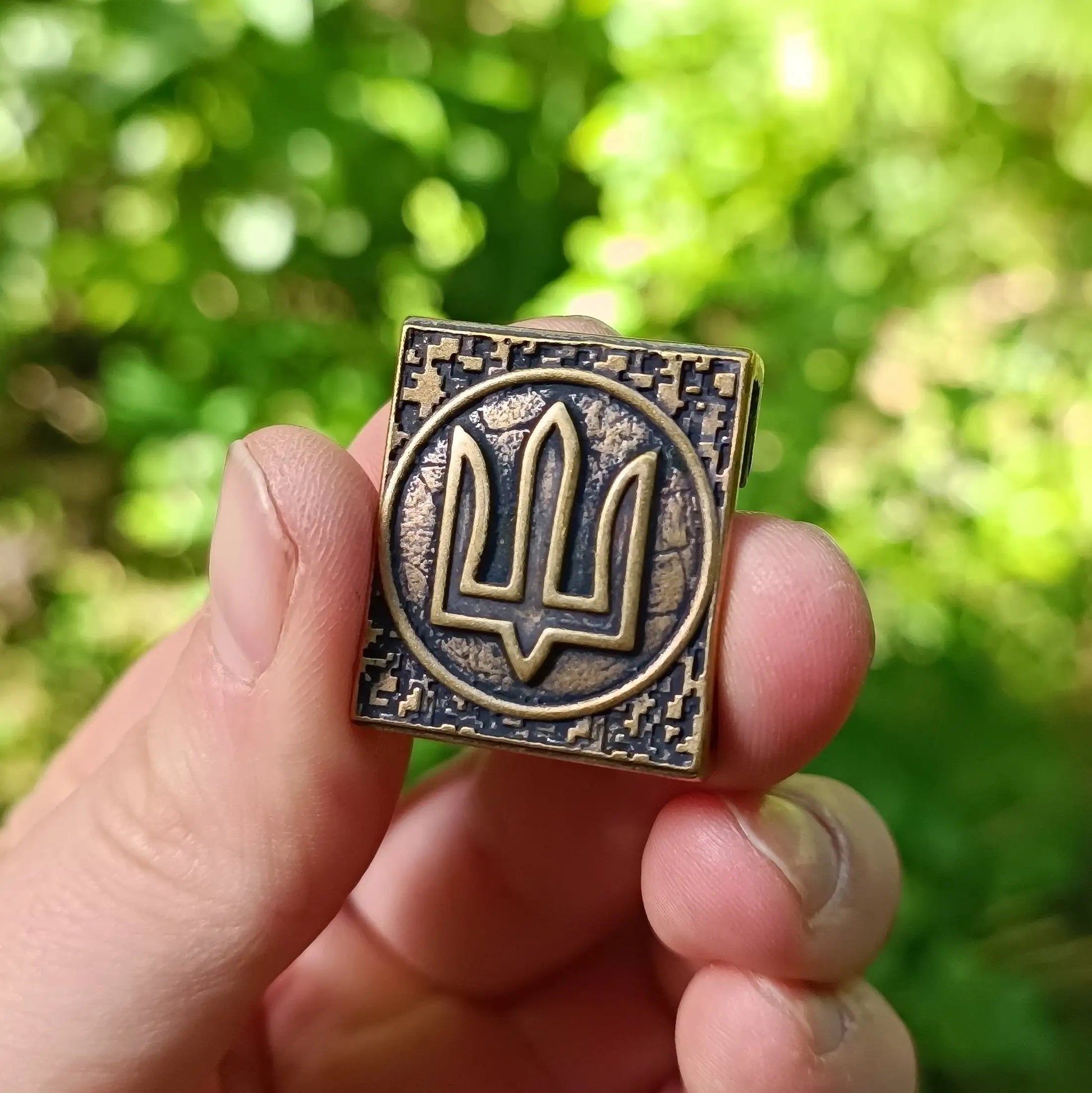 Ukrainian coat of arms molle clip