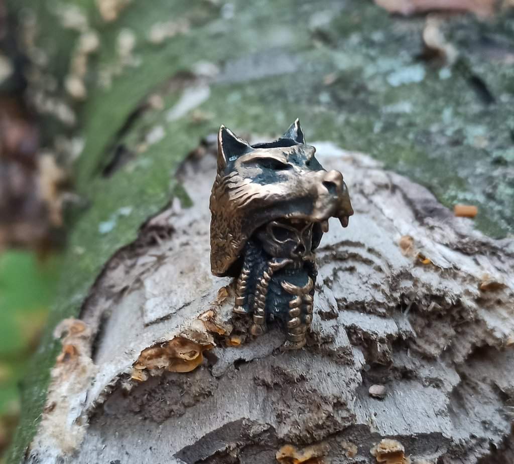 Ulfhednar skull paracord bead