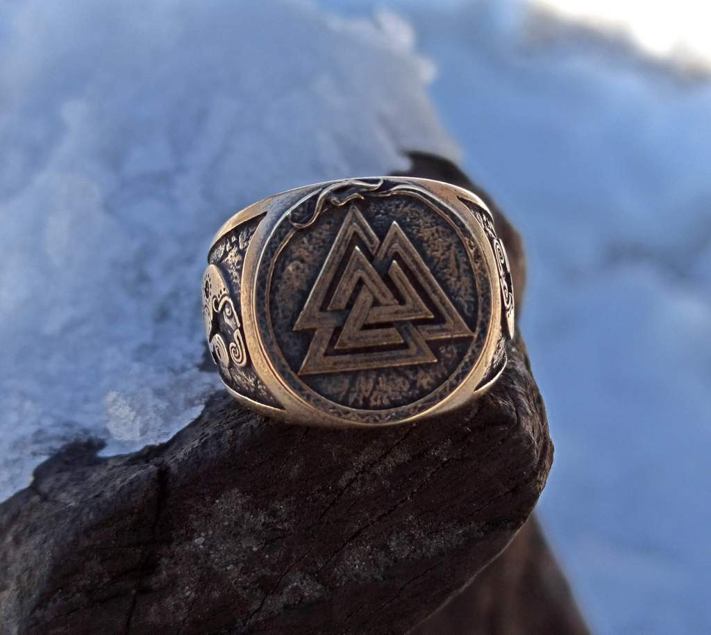 Valknut Symbol germanic raven ring