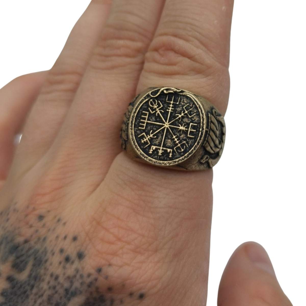 Vegvisir with Drakkar ring