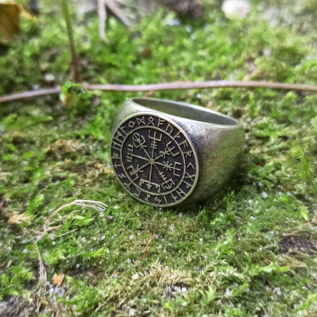Vegvisir in Elder Futhark circle ring