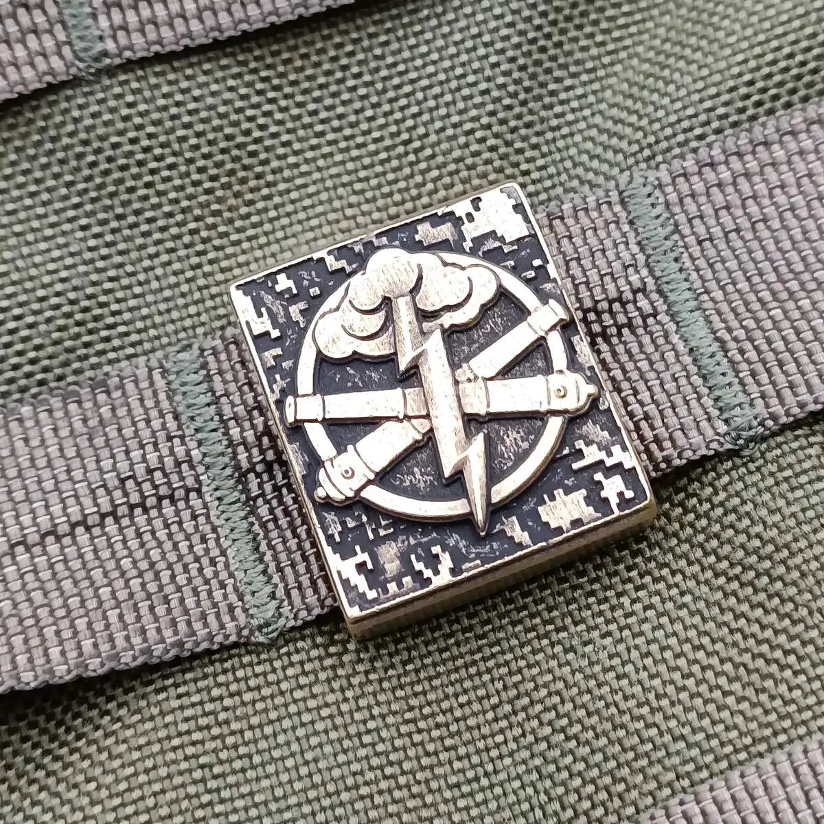 Crossed Cannons molle clip