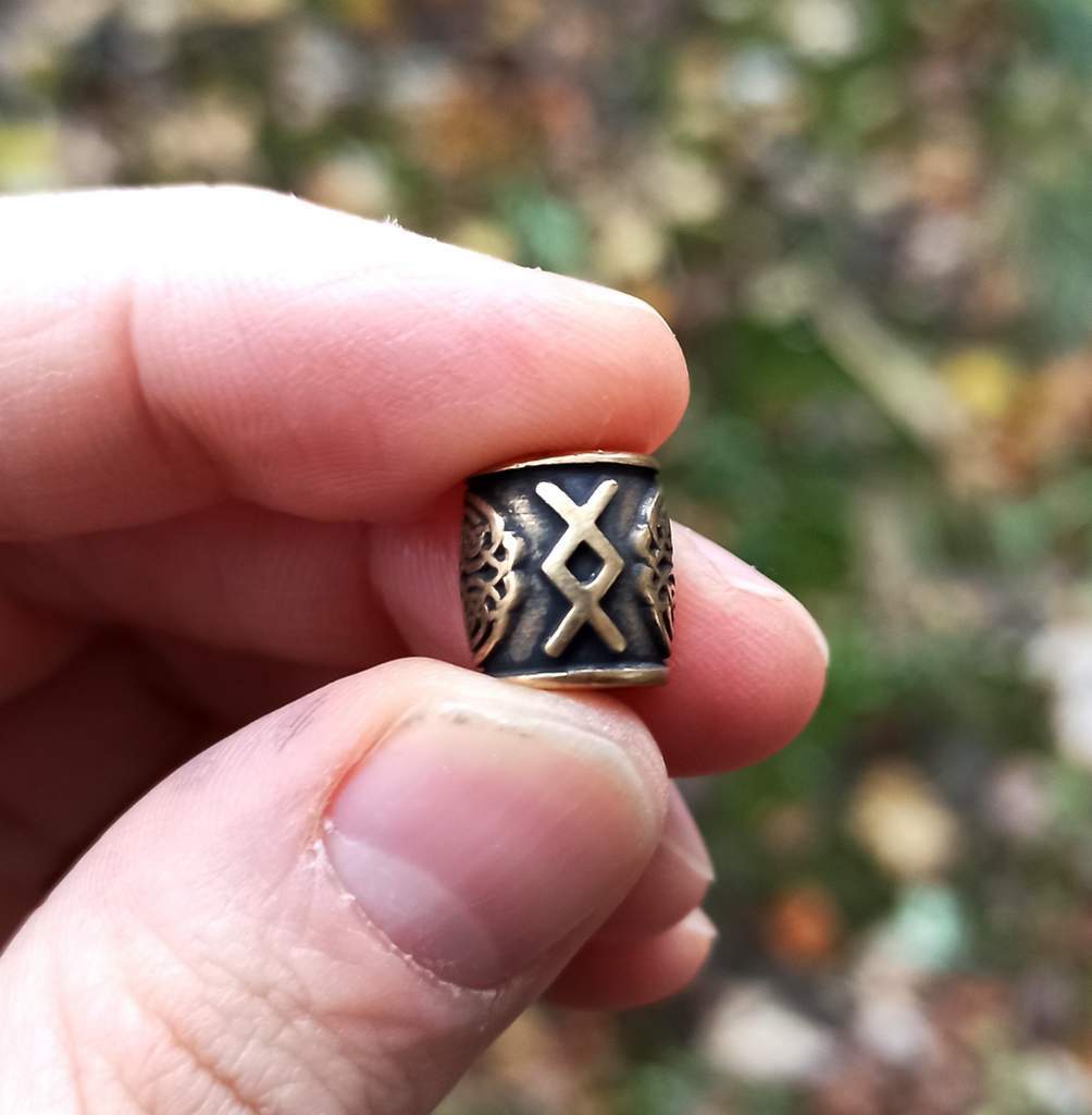 Ingwaz rune bead