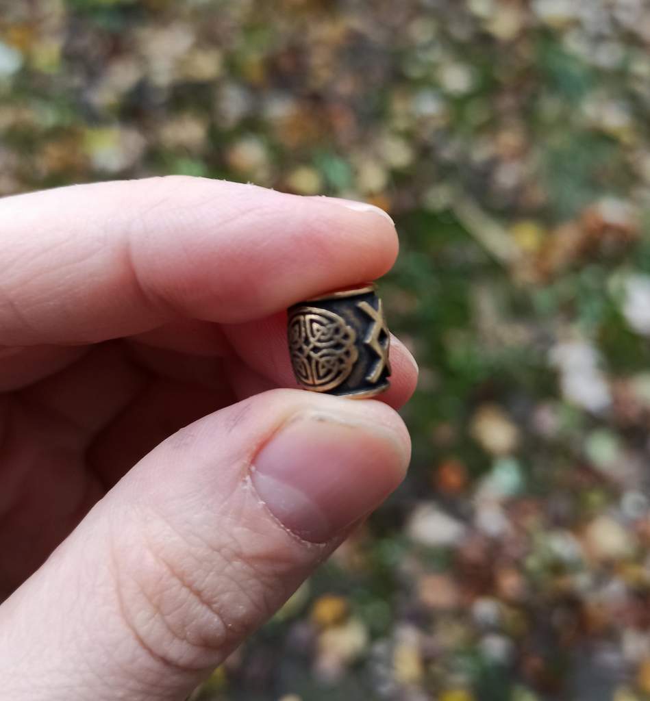 Ingwaz rune bead