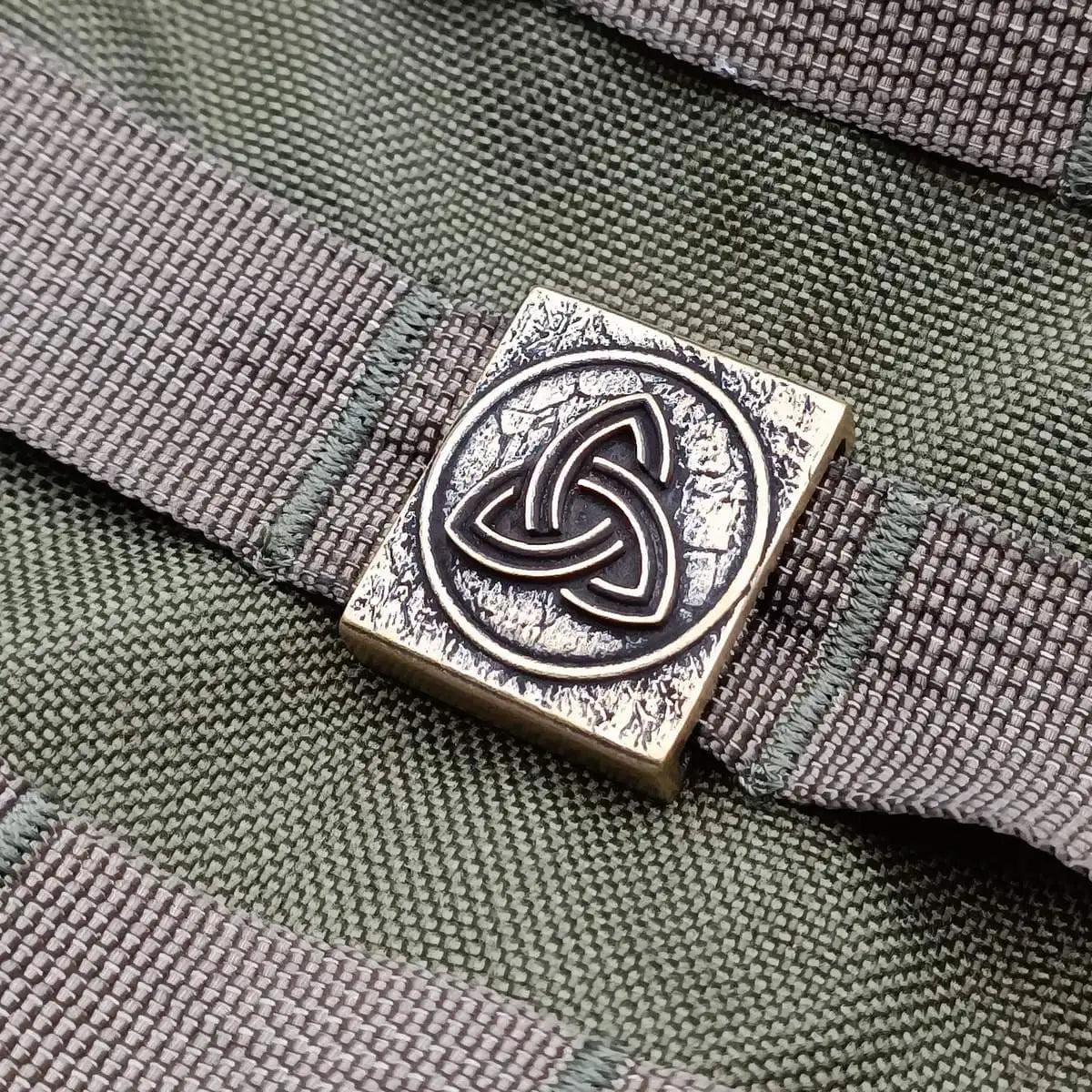Triquetra Molle clip