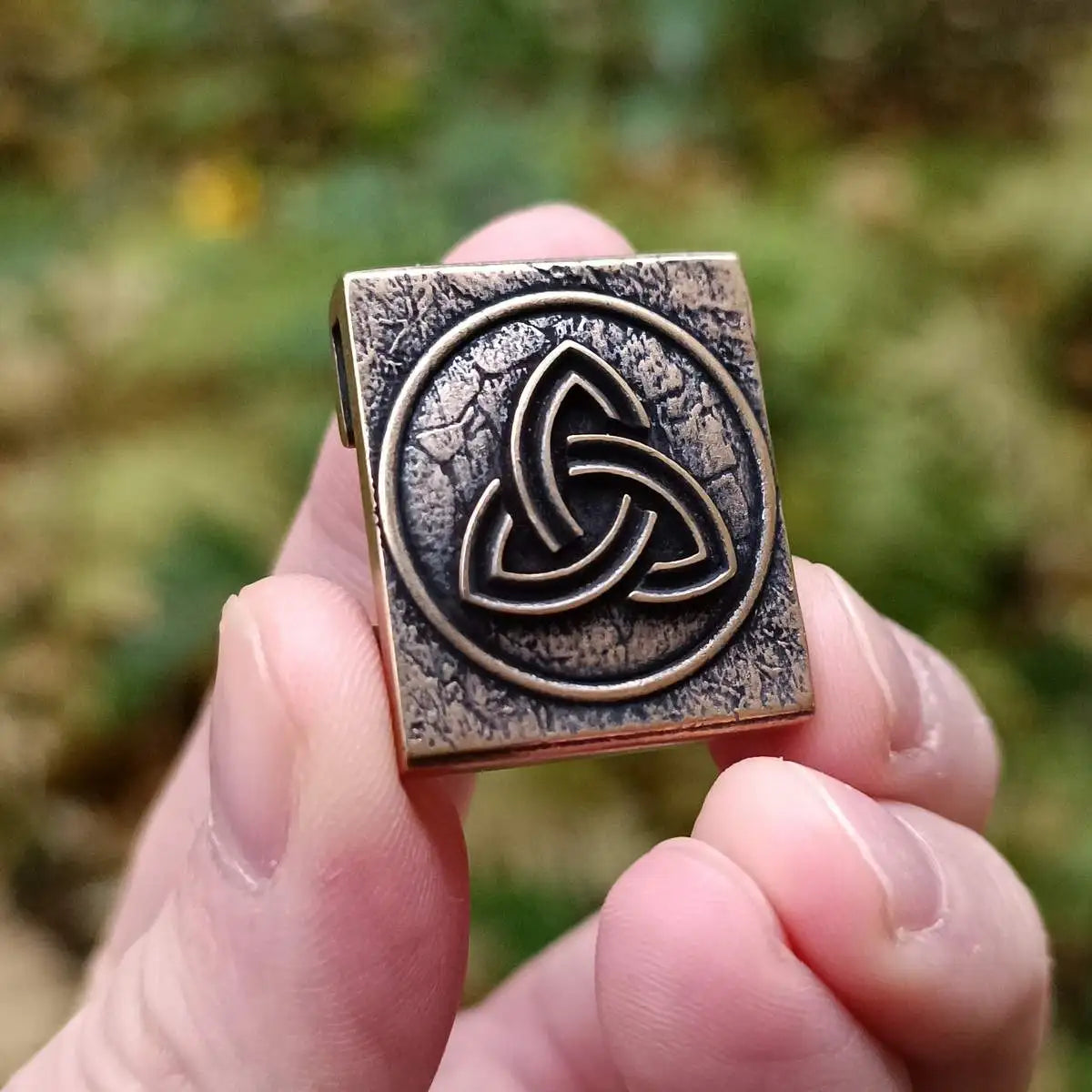 Triquetra Molle clip