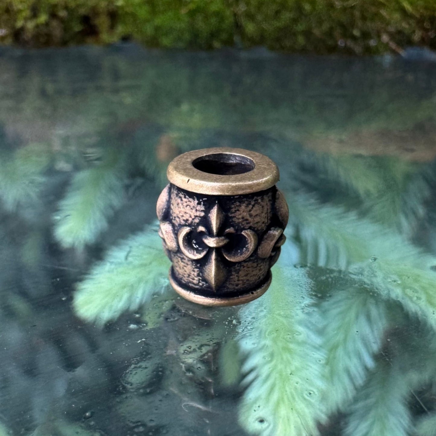 Fleur de Lys paracord bead