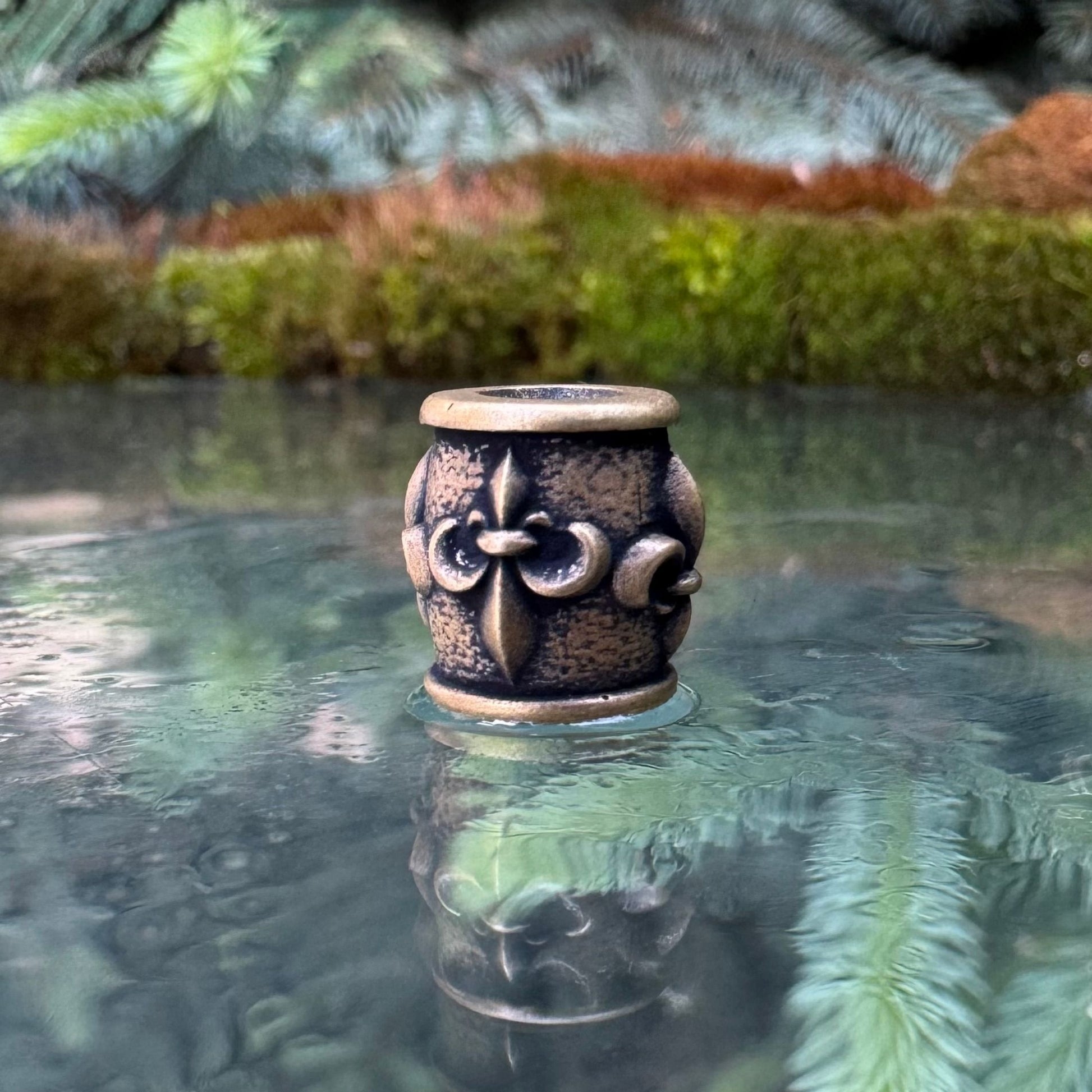 Fleur de Lys paracord bead