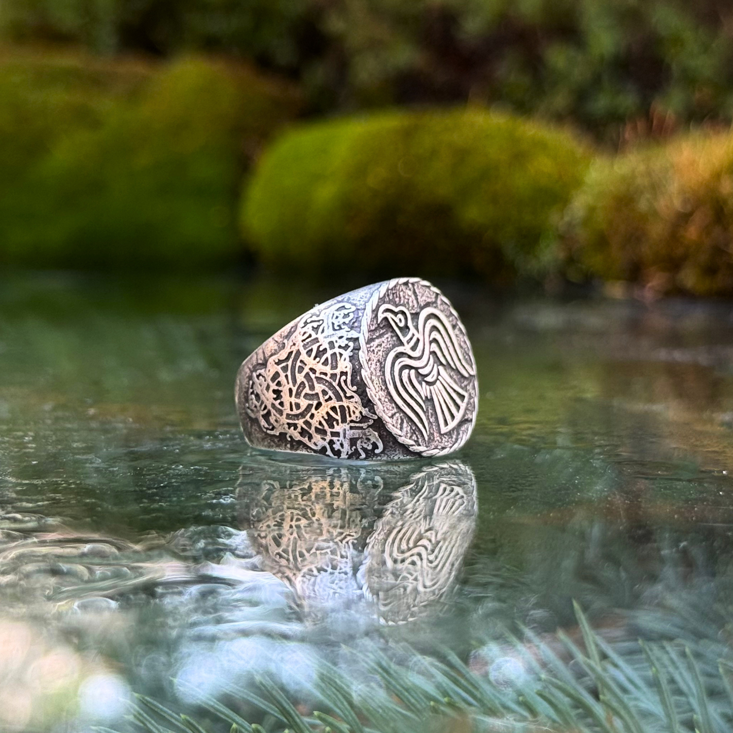 Raven banner ring