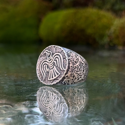 Raven banner ring