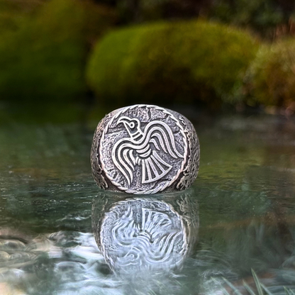 Raven banner ring