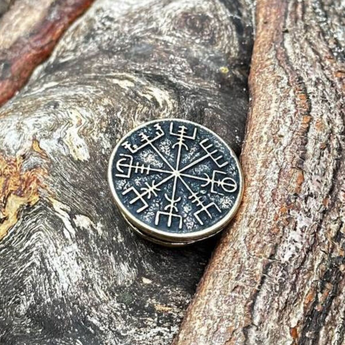 Vegvisir rune paracord bead