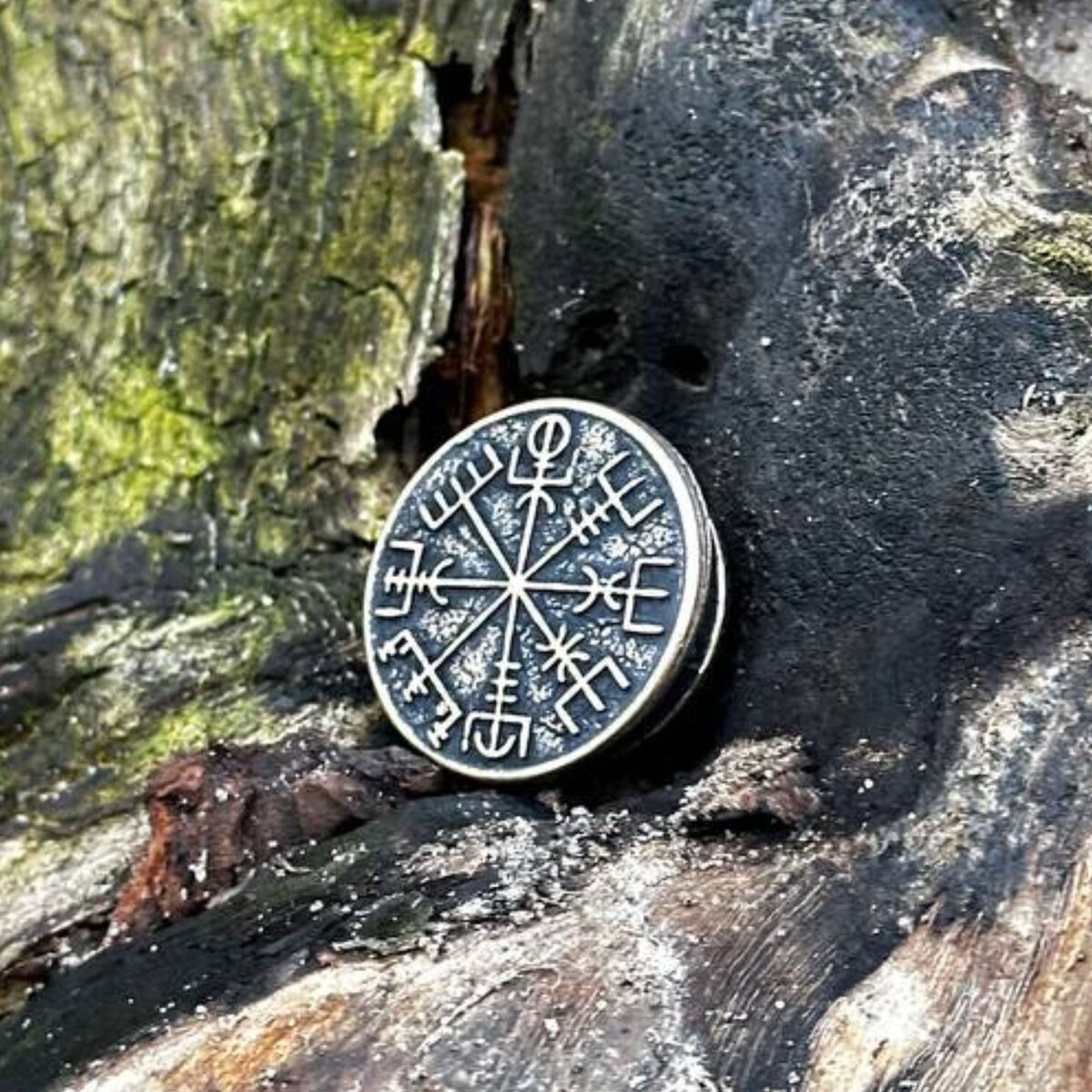 Vegvisir rune paracord bead