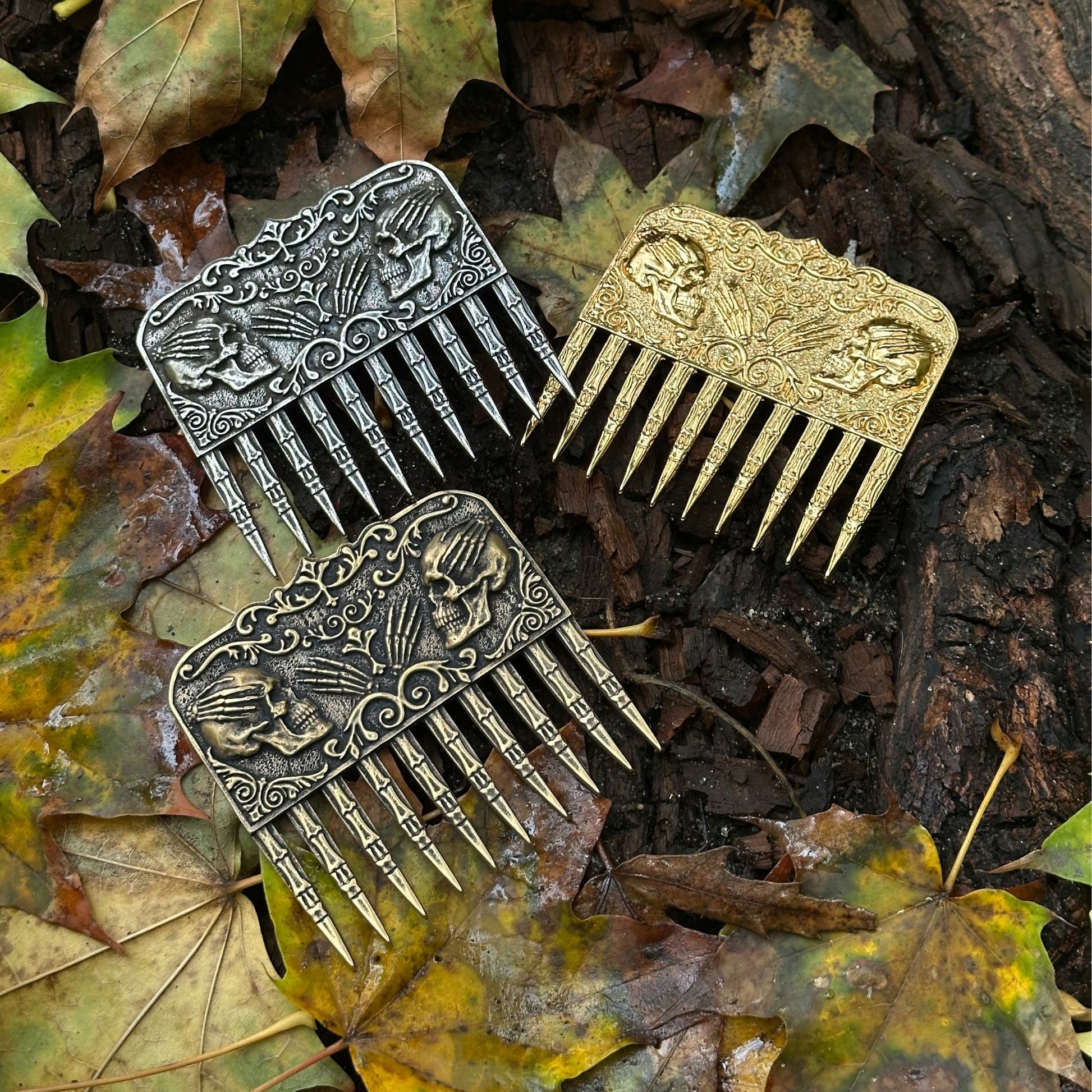 Skull beard comb