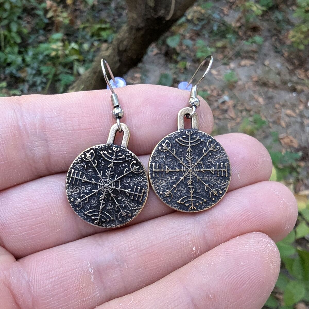 Veldismagn bronze earrings