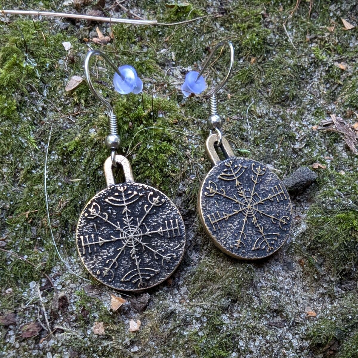 Veldismagn bronze earrings