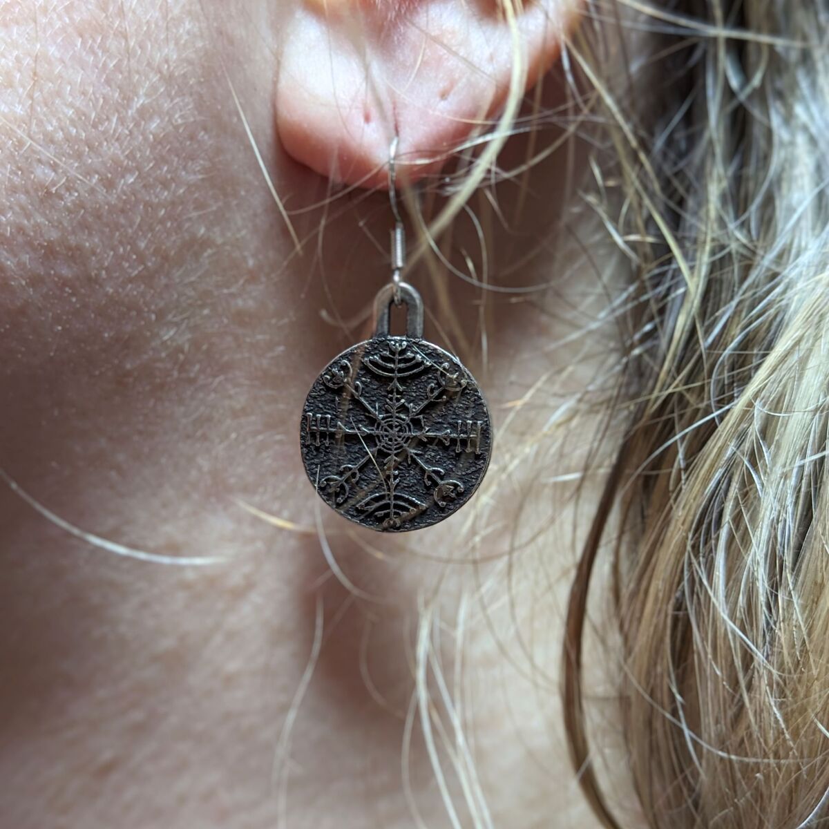 Veldismagn bronze earrings