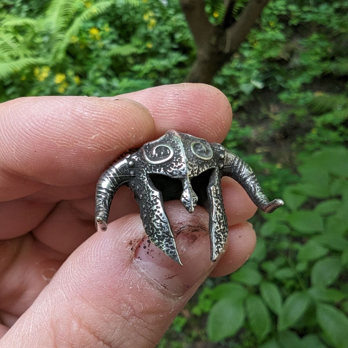 Horned viking helmet paracord bead   