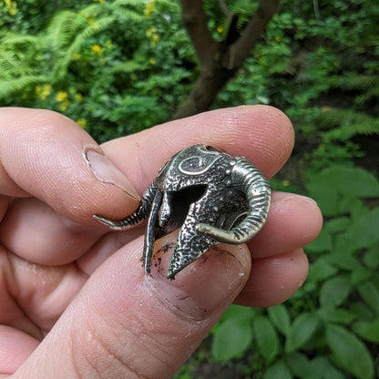 Horned viking helmet paracord bead   