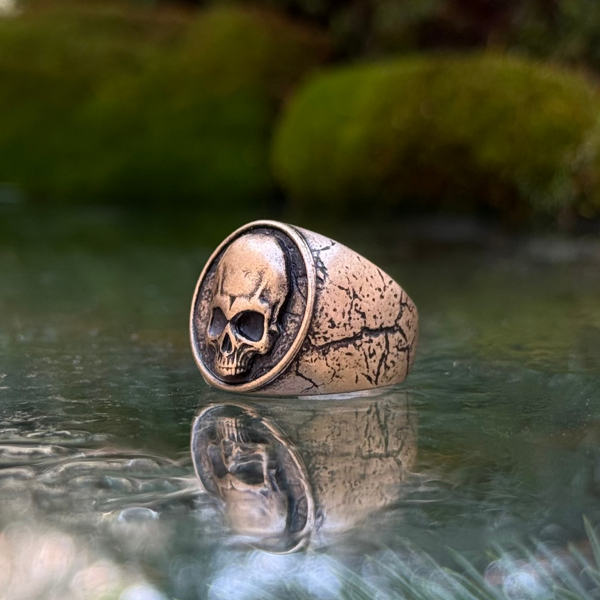 Human skull signet ring