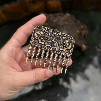 Skull beard comb