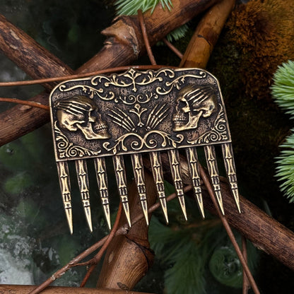 Skull beard comb