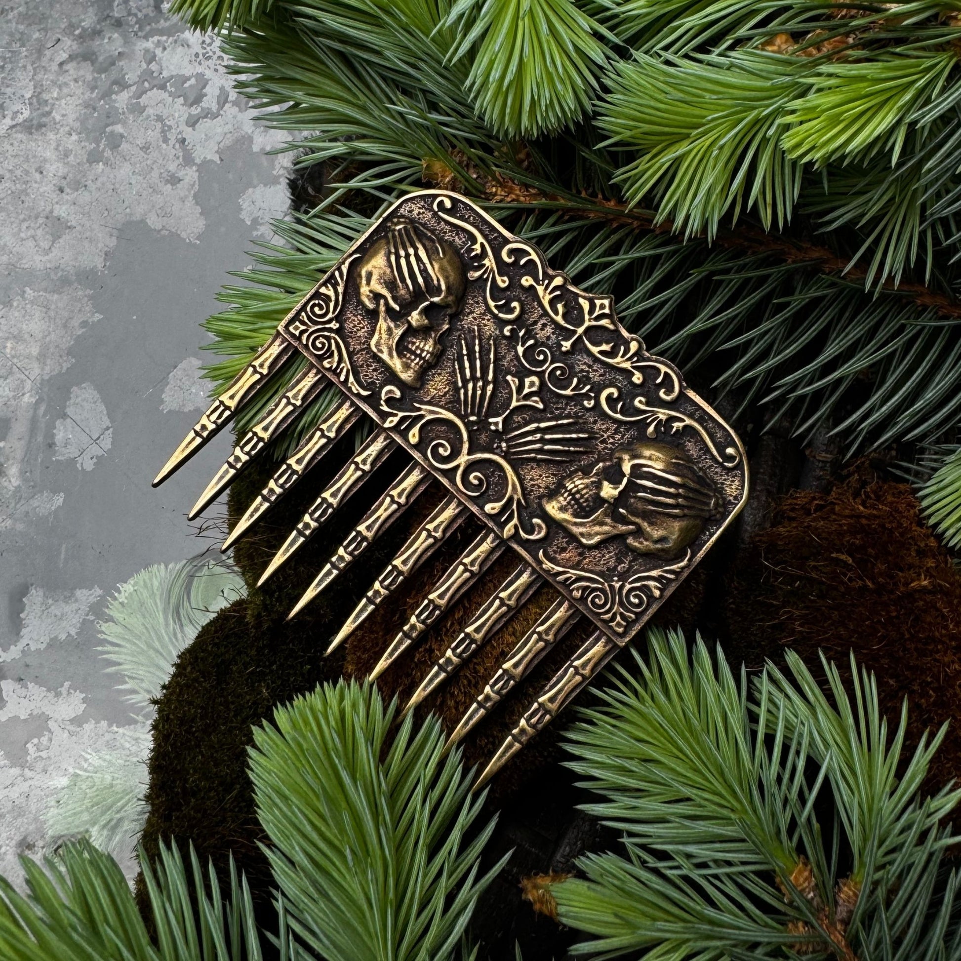 Skull beard comb