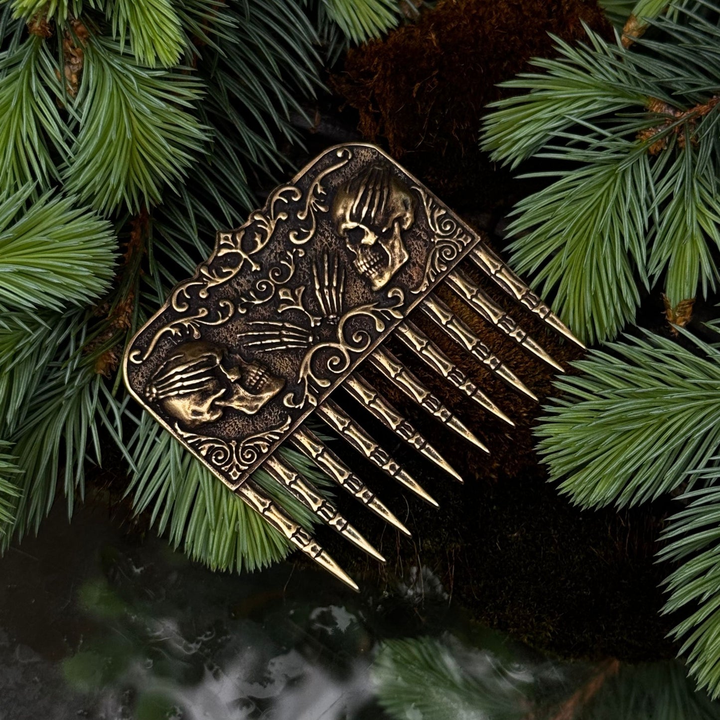 Skull beard comb