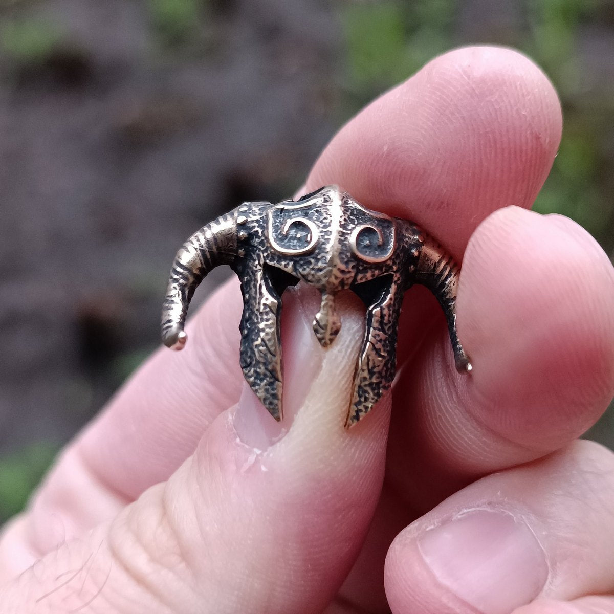 Horned viking helmet paracord bead   