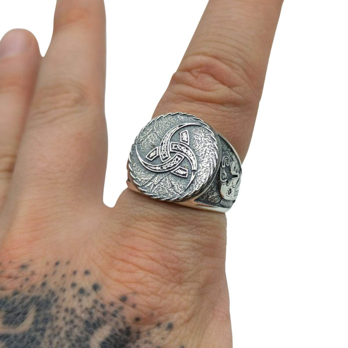 Triple horn of Odin ring