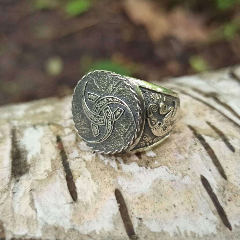 Triple horn of Odin ring