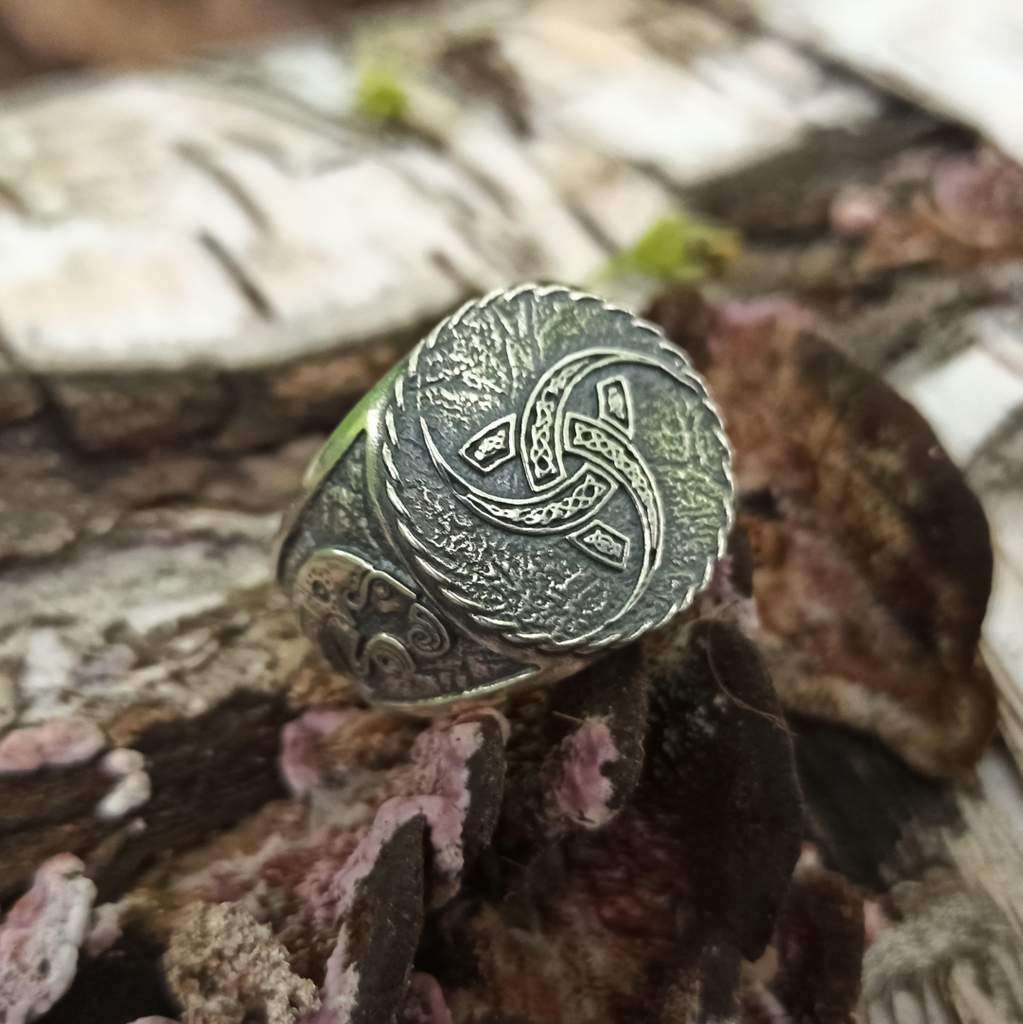 Triple horn of Odin ring