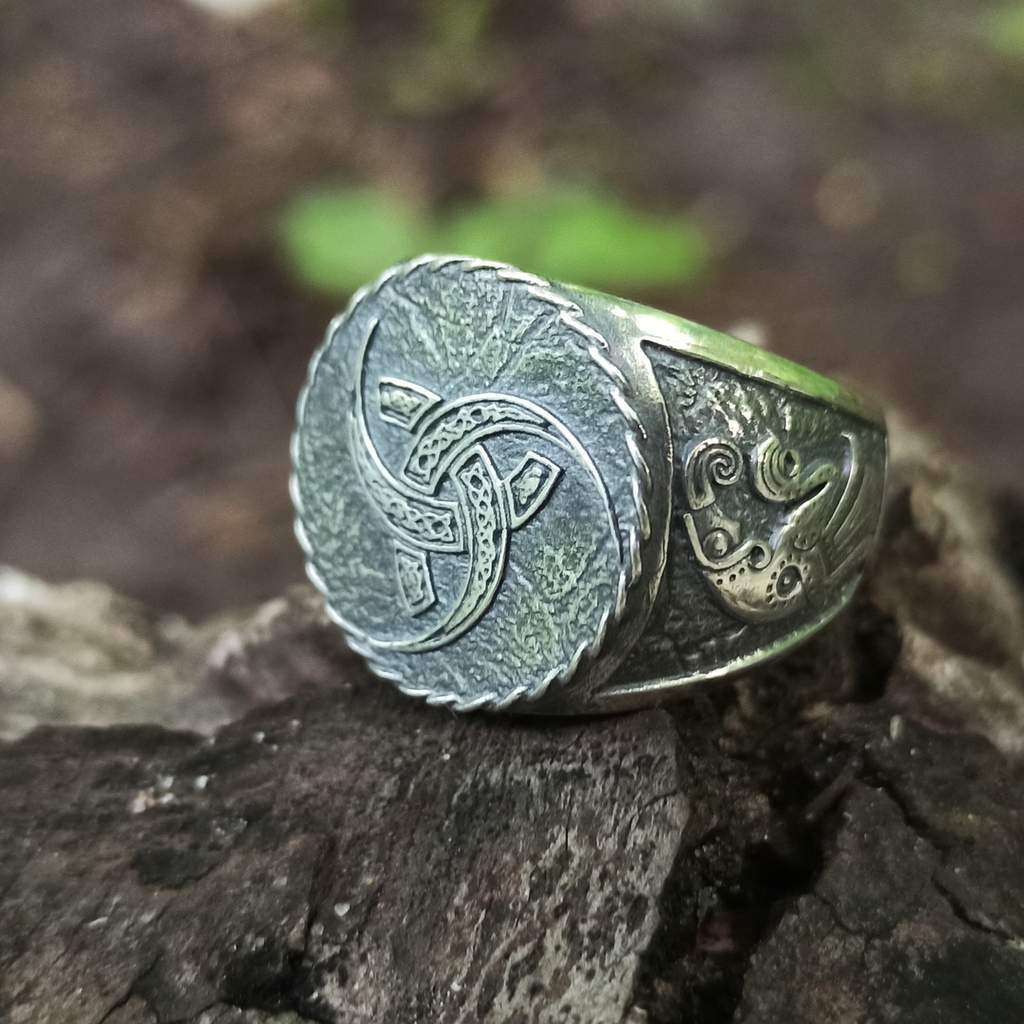 Triple horn of Odin ring