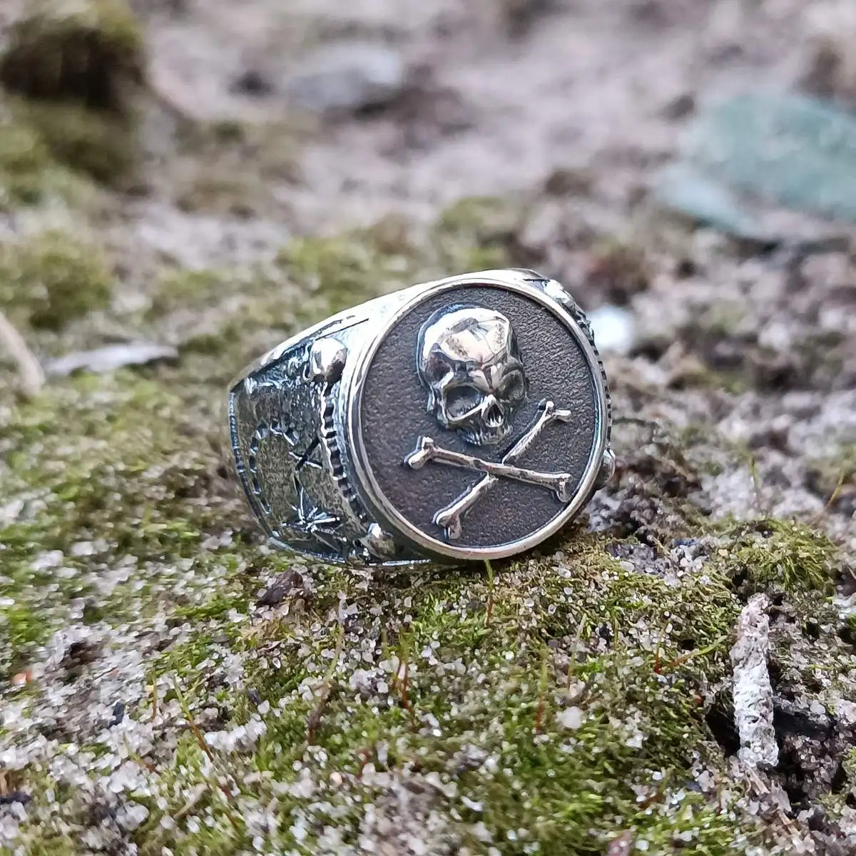 Pirate skull signet ring