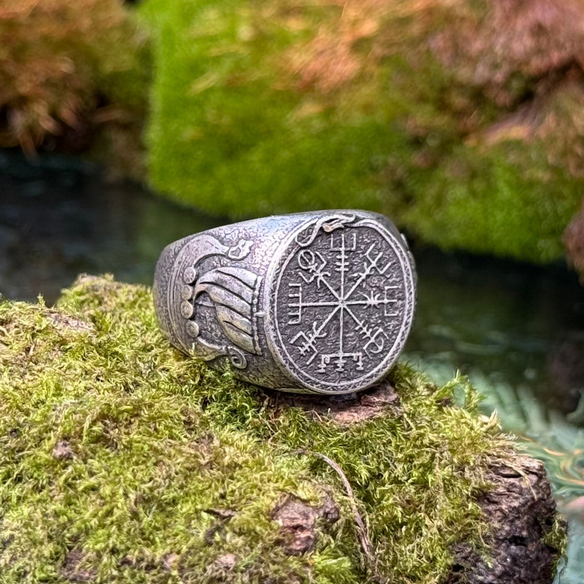 Vegvisir with Drakkar ring