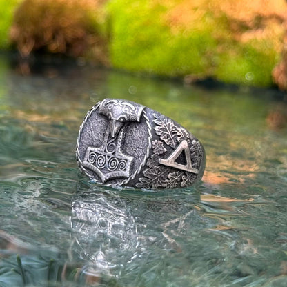 Mjolnir Signet ring