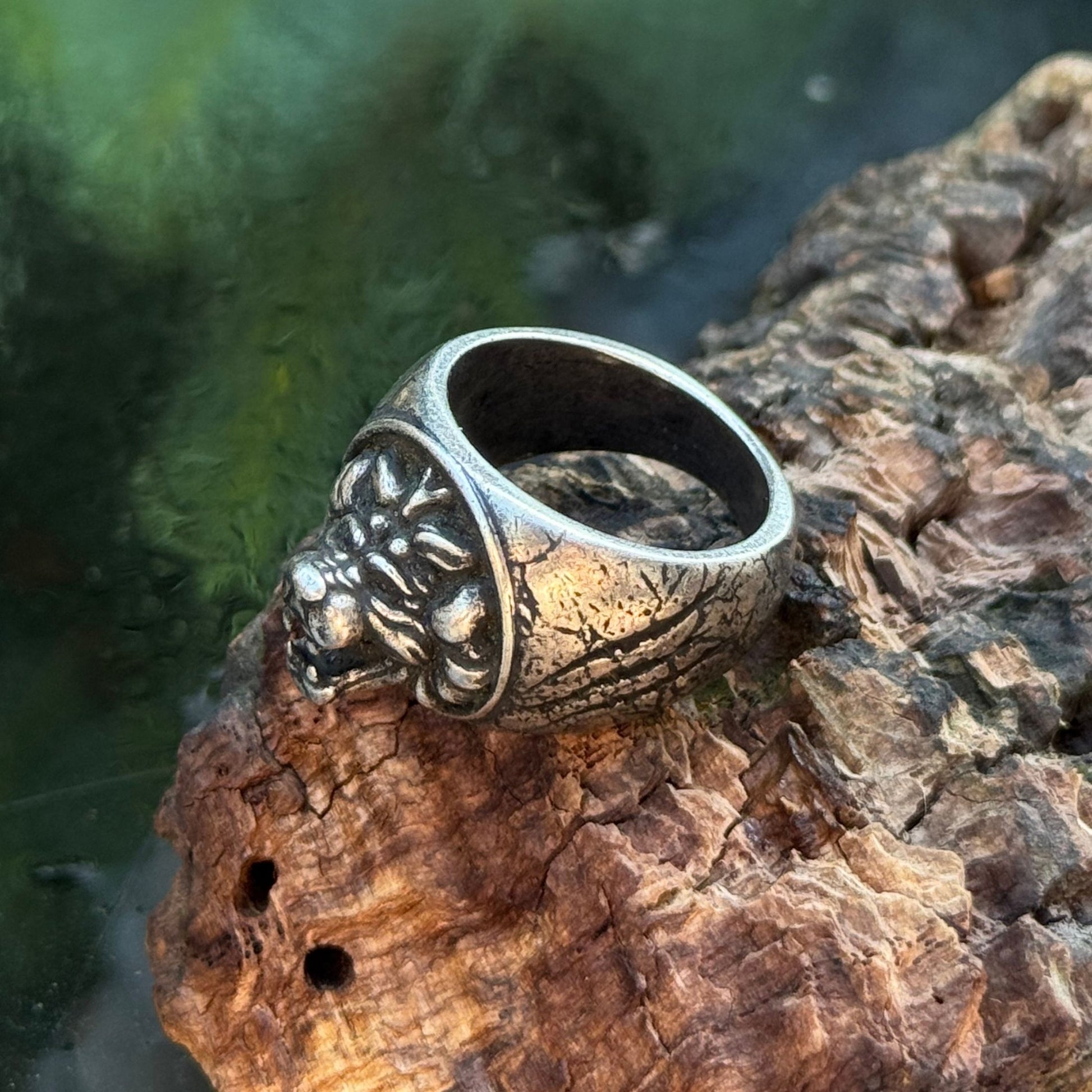 Lion signet ring
