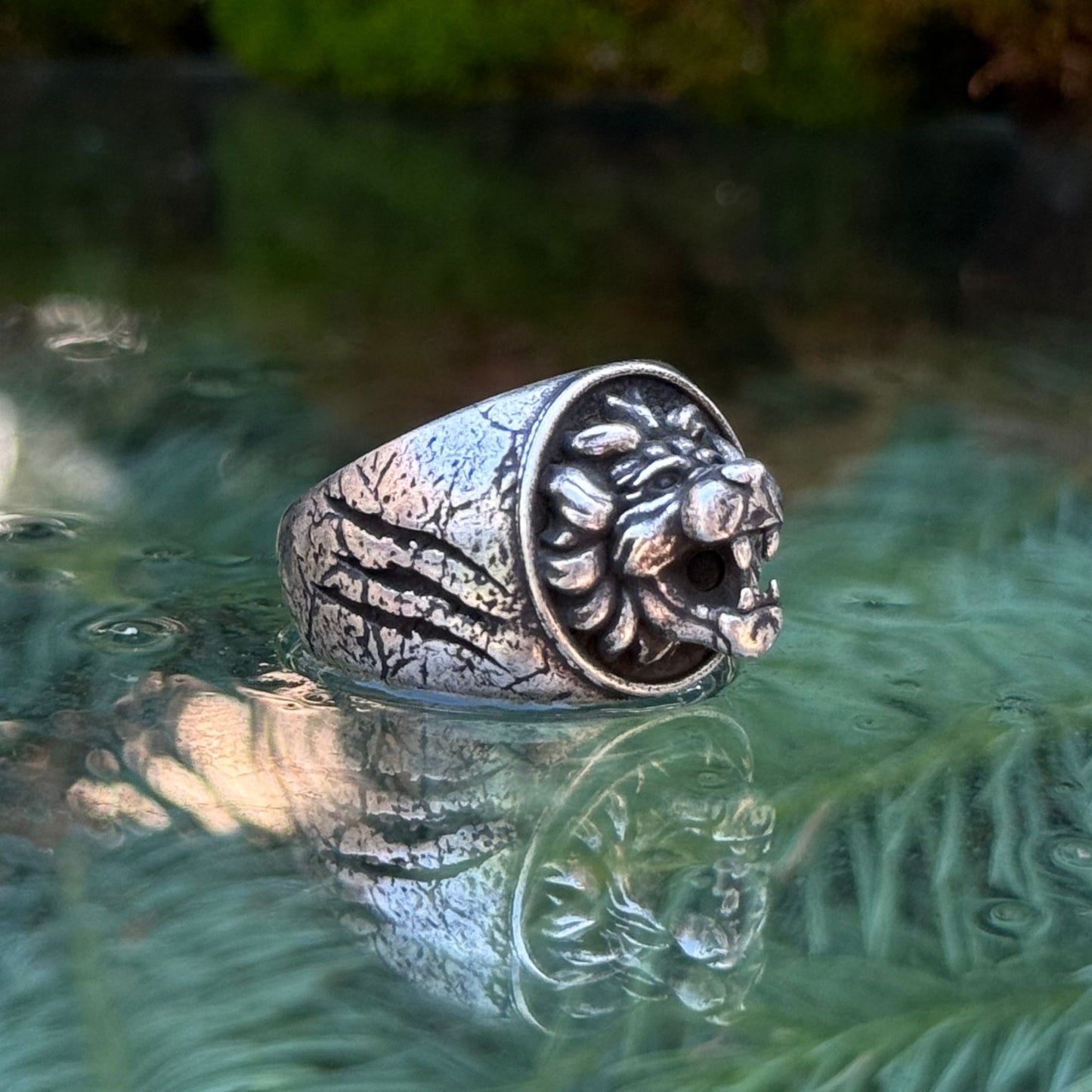 Lion signet ring